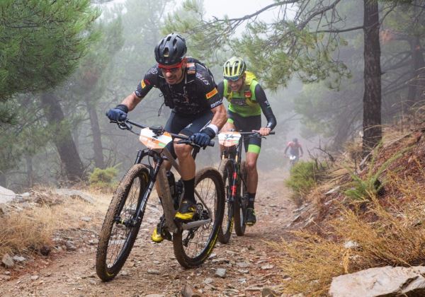 Sergio Mantecón se pone el maillot de la Titan Desert Almería en su etapa más atípica