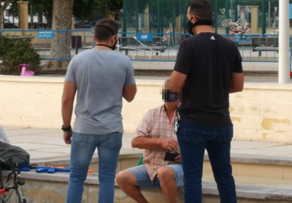 La Policía Local de El Ejido interpone denuncias a 19 personas y cierra un establecimiento