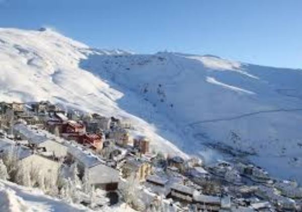 Adra abre la inscripción a la actividad de la estación de esquí de Sierra Nevada