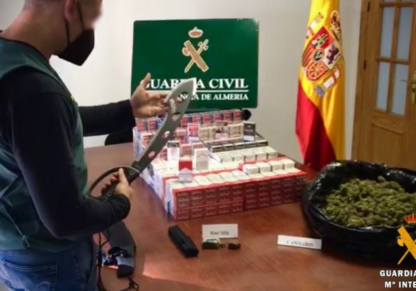 La Guardia Civil desactiva un punto de venta de droga en Roquetas