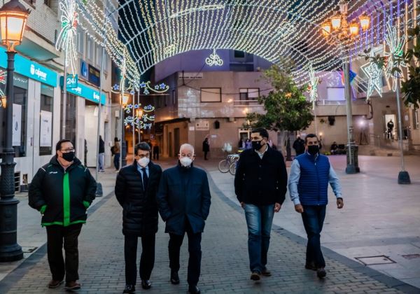 Arranca en Roquetas una “Navidad especial”, con el encendido del alumbrado navideño