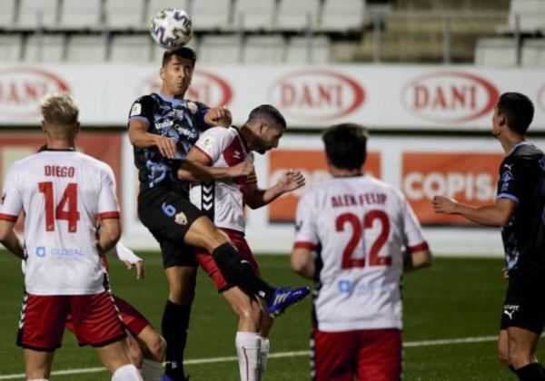 El Almería vence al Hospitalet y avanza de ronda en la Copa del Rey