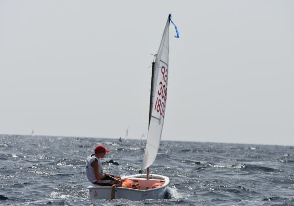 El Club Náutico de Adra organiza un curso de iniciación a la vela