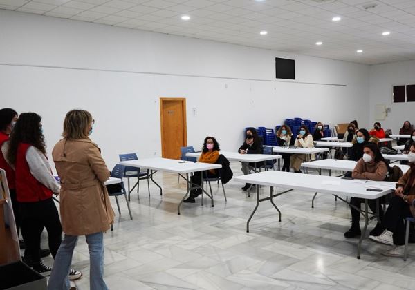 Ayuntamiento de Berja y Cruz Roja forman a una treintena de voluntarias