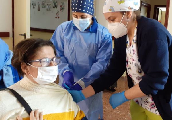 La Residencia de Mayores de Adra recibe las primeras vacunas contra la Covid-19