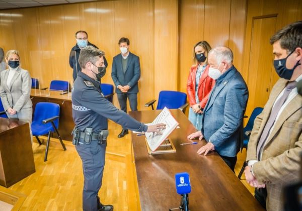 Jesús Ordóñez Ruiz toma posesión como Policía Local en el Ayuntamiento de Roquetas de Mar