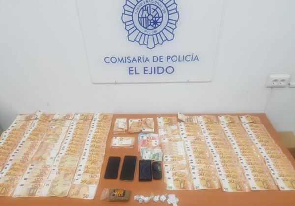 La Policía Nacional en El Ejido interviene más de 15.000 euros y arresta a dos personas