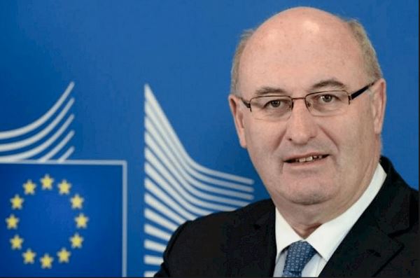 COAG acusa al comisario europeo de agricultura de 