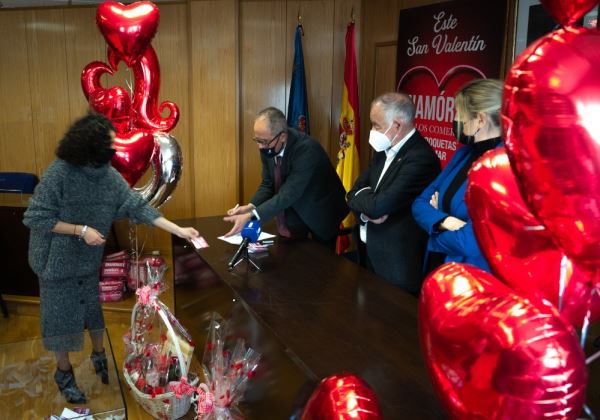 Sorteados los 16 premios de la campaña de San Valentín en la que han participado 88 establecimientos