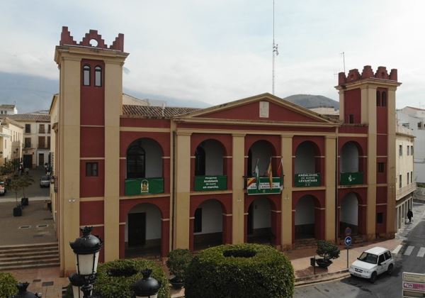 El Ayuntamiento de Berja bonifica la tasa de agua a las familias que no superen el salario mínimo