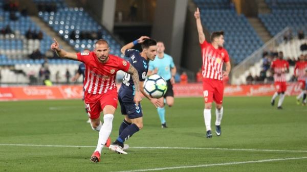 La UD Almería vence en casa 2-1 a la Cultural Leonesa en un partido de seis puntos