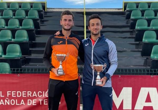 El tenista almeriense Javi Barranco llega a una nueva final en dobles en un torneo internacional en Alicante