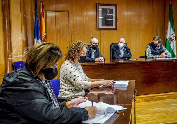 El Ayuntamiento formaliza dos convenios de prácticas para el curso “Empleo en Servicios Sociales” del POEFE