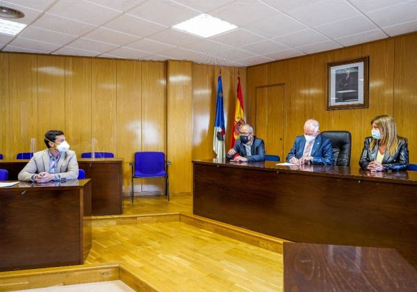 Roquetas de Mar firma el contrato para el asfaltado de la Avenida de Alicún entre El Parador y Roquetas de Mar