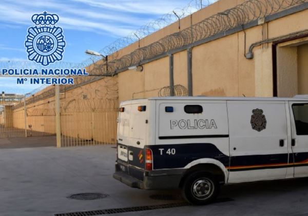 La Policía Nacional detiene a doce personas por poseer y distribuir material de abuso sexual infantil a través de Internet