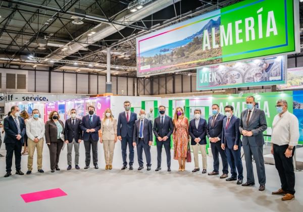 Roquetas de Mar inicia una campaña de promoción en Madrid y Andalucía que invita a volver a sentir el verano