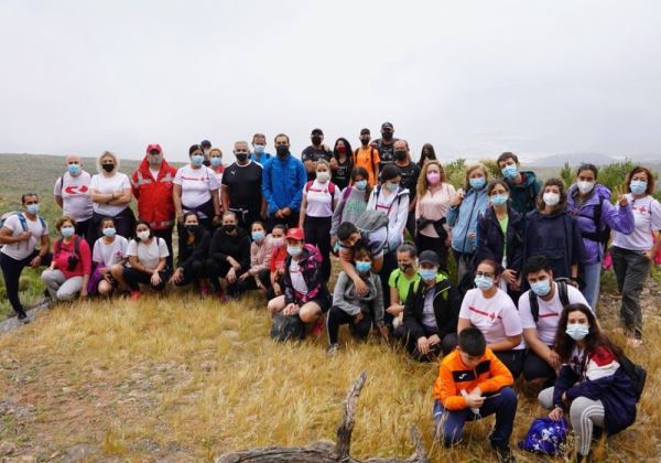 Éxito en Berja de la primera ruta de senderismo solidario de Cruz Roja