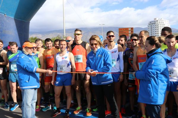 La XI Medida Maratón 'Ciudad de Las Hortalizas' llena de runners las calles de El Ejido al superar los 1.000 inscritos