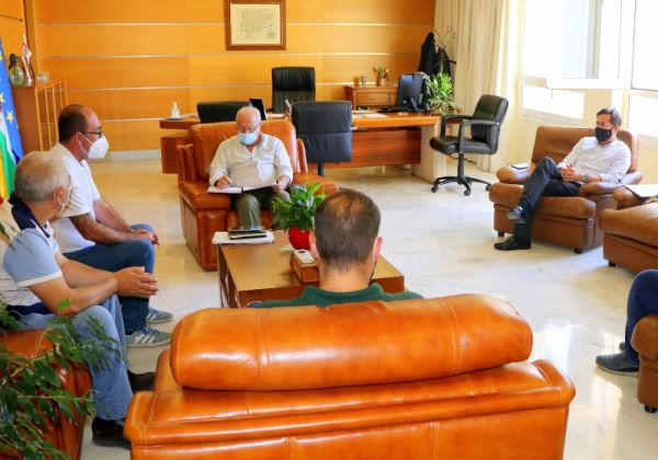 El alcalde de El Ejido se reúne con representantes de la Asociación Agraria UNA