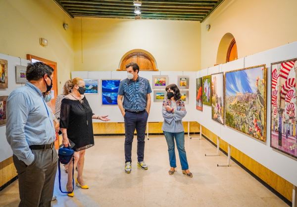  Las artistas Isabel Toresano, María Dolores Triviño y Ágatha Rodríguez visten las paredes de El Faro