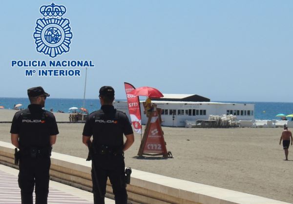 La Policía Nacional en Almería y El Ejido lanza 12 consejos para disfrutar de unas vacaciones seguras