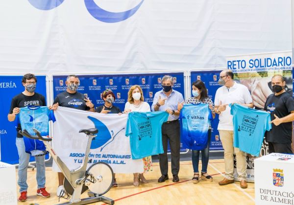 Pedaladas solidarias durante 36 horas a favor de la Asociación ALAL en el Pabellón Moisés Ruiz