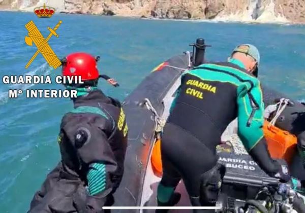 La Guardia Civil rescata el cadáver de dos personas en zona de difícil acceso en la playa Cala Rajá -Níjar