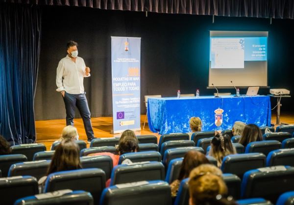 Roquetas de Mar promueve unas jornadas de apoyo y orientación a colectivos vulnerables en la búsqueda de empleo