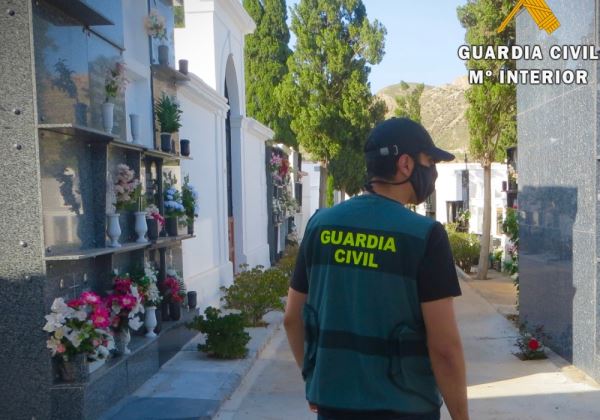 La Guardia Civil investiga a una mujer de 70 años por simular un robo con violencia dentro de un cementerio en Níjar