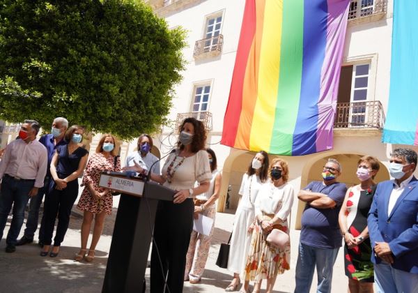 La Diputación de Almería arropa a la asociación COLEGA en la lectura del manifiesto con motivo del Día del Orgullo LGTBI
