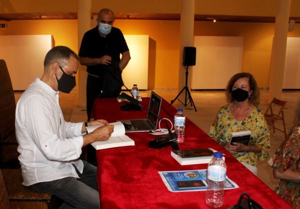 El escritor Fernando Martínez presenta “Tiempo de Eclipse” en el Castillo de Santa Ana