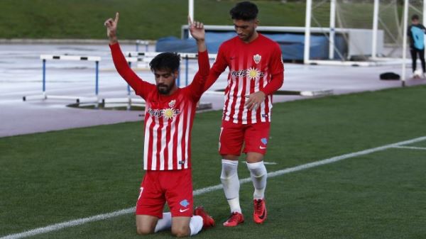 La UD Almería B se impone 3-0 al Atarfe Industrial y es el nuevo líder del Grupo 9 de Tercera División