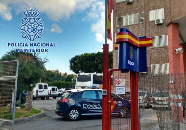 La Policía Nacional detiene in fraganti a un ladrón en el interior de un almacén en Calle Arco de Almería