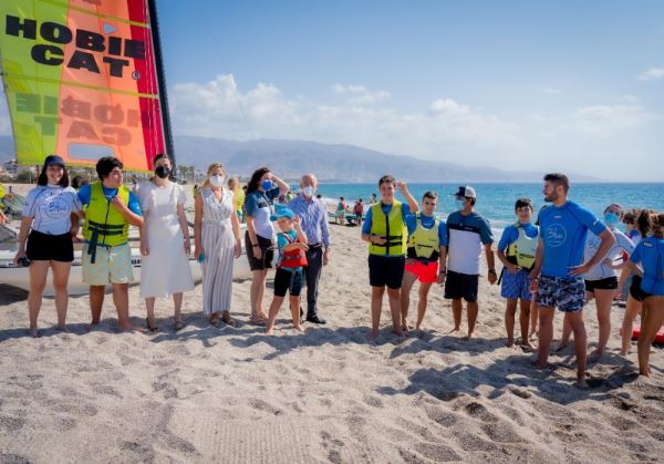 La Guardia Civil de Almería ha detenido a un joven de 19 años como autor de cinco delitos de Robo con Fuerza en las Cosas en varios inmuebles de la localidad almeriense de Olula del Río. El joven perpetró los robos en el plazo de un mes en dos vivien