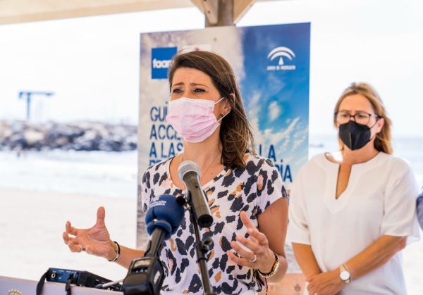 La XIV guía de accesibilidad a las playas de FAAM describe el estado de 36 puntos del destino ‘Costa de Almería’