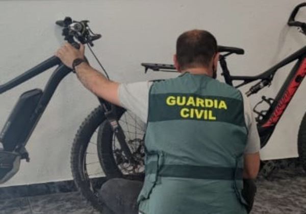 La Guardia Civil investiga a cuatro menores por un delito de robo con fuerza e investiga a otras dos personas por un delito de receptación