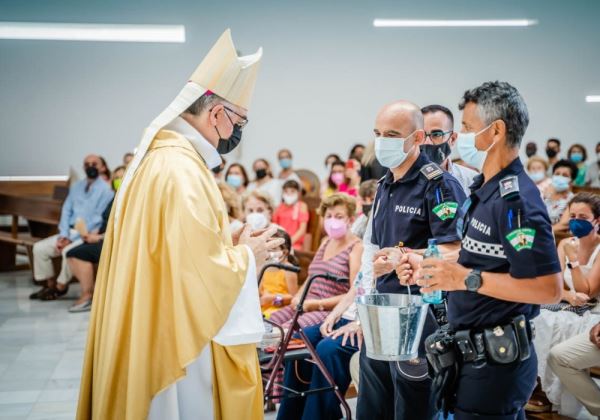 El obispo coadjutor, Antonio Gómez Cantero, celebra la solemne misa en honor a Santa Ana en El Puerto