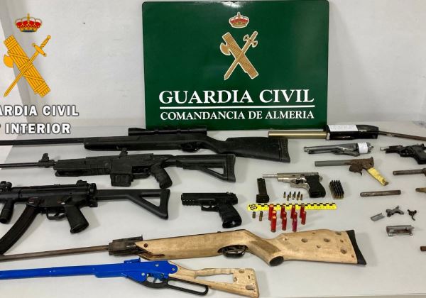 La Guardia Civil detiene en Arboleas al autor de los delitos de tenencia ilícita de armas, contra la salud pública y defraudación de fluido eléctrico