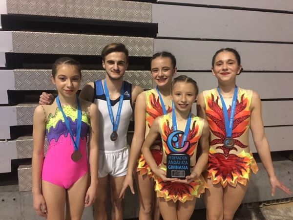 El Club de Gimnasia Acrobática de  El Ejido se clasifica para el Campeonato de España tras lograr el 'oro' este fin de semana en Cádiz