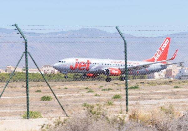 Aterriza el primer vuelo desde Reino Unido de la campaña de captación de turistas impulsada por la Diputación