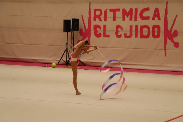 El pabellón de deportes de El Ejido vibra con el IX Memorial Rebeca Martínez Herrada de Gimnasia Rítmica