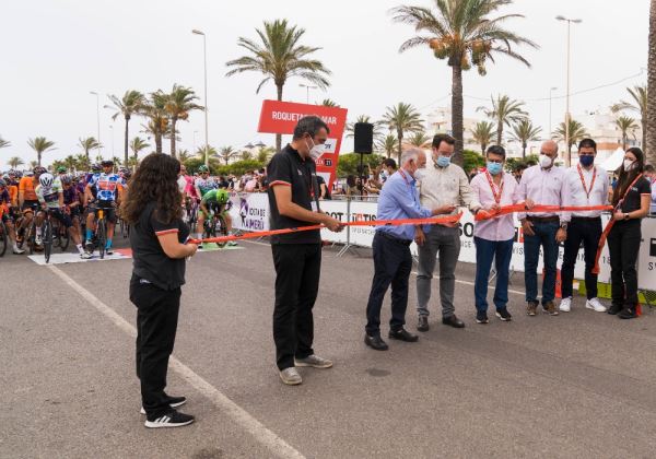 La Vuelta se despide de la provincia de Almería con la salida de la décima etapa desde Roquetas