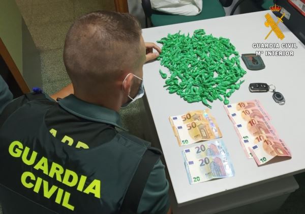 Detenido con190 dosis de cocaina por la Guardia Civil en Vícar