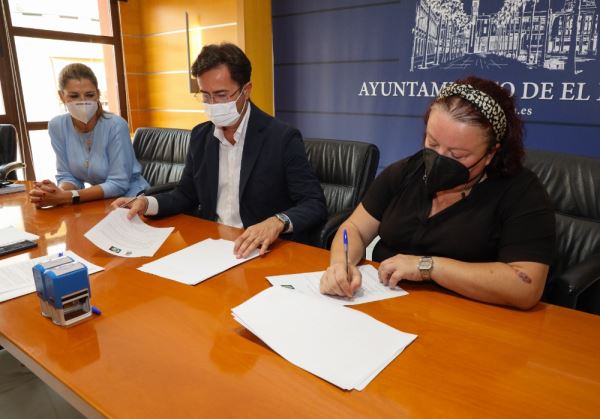 El Ayuntamiento de El Ejido firma convenios de colaboración con ‘Soy Especial y Qué’ y ‘Neuralba Contigo’ que permitirán el asesoramiento psicológico y jurídico, además de apoyo en comunicación