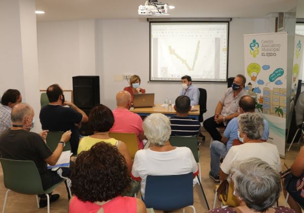 Reunión con presidentes de las Juntas Locales, AMPAS y colectivos para darles a conocer los proyectos de movilidad sostenible previstos en el municipio en el marco de financiación de los Fondos ‘Nex Generation EU’