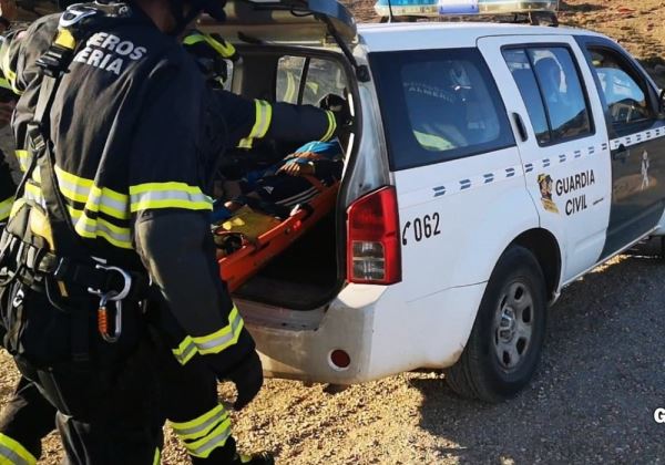 La Guardia Civil auxilia a una persona herida en Cabo de Gata Almería