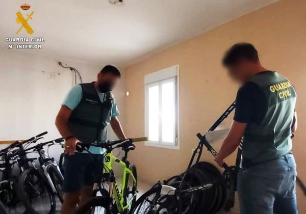 LA GUARDIA CIVIL DETIENE A OCHO PERSONAS POR ROBO DE BICICLETAS EN AGUADULCE