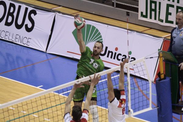 Unicaja Almería se impone a Tarragona y se medirán al conjunto palmesano en las semifinales de la Superliga