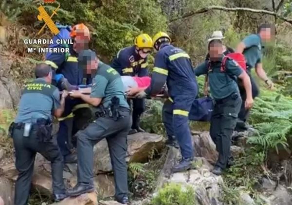 La Guardia Civil auxilia a un senderista herido en Huécija