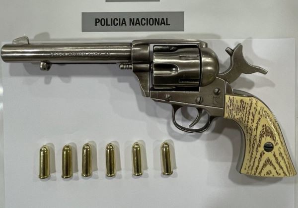 La Policía Nacional detiene en Almería a una mujer que amenazó a varias personas con una pistola